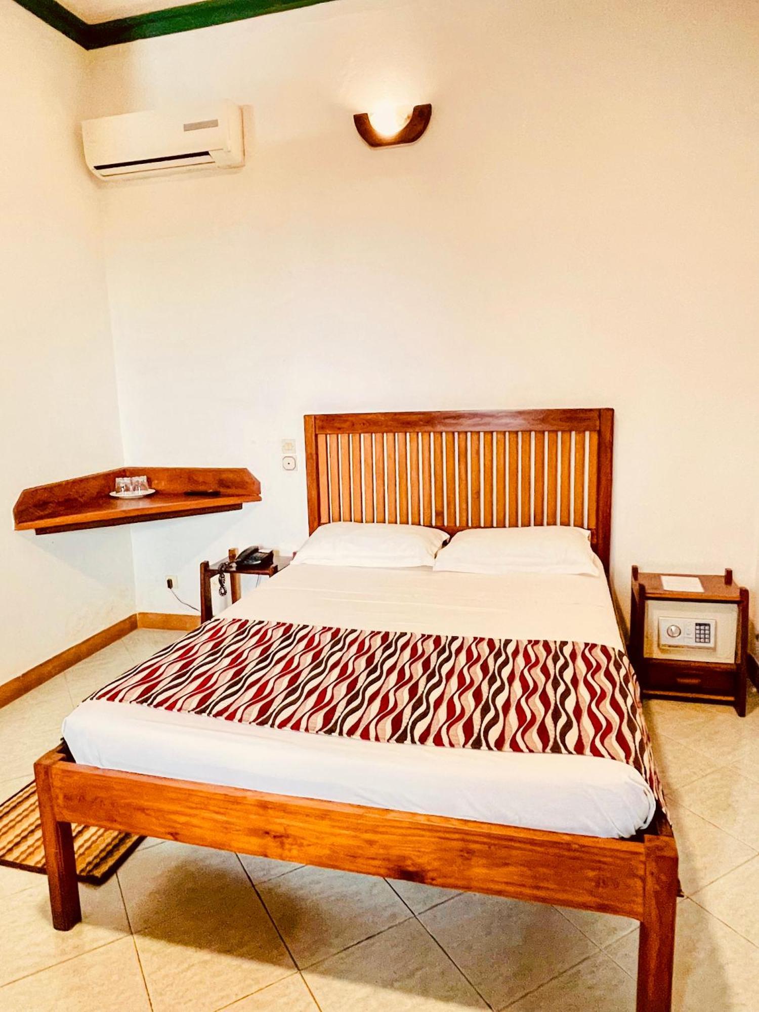 Le Nouvel Eden Hotel Toliara Exterior foto